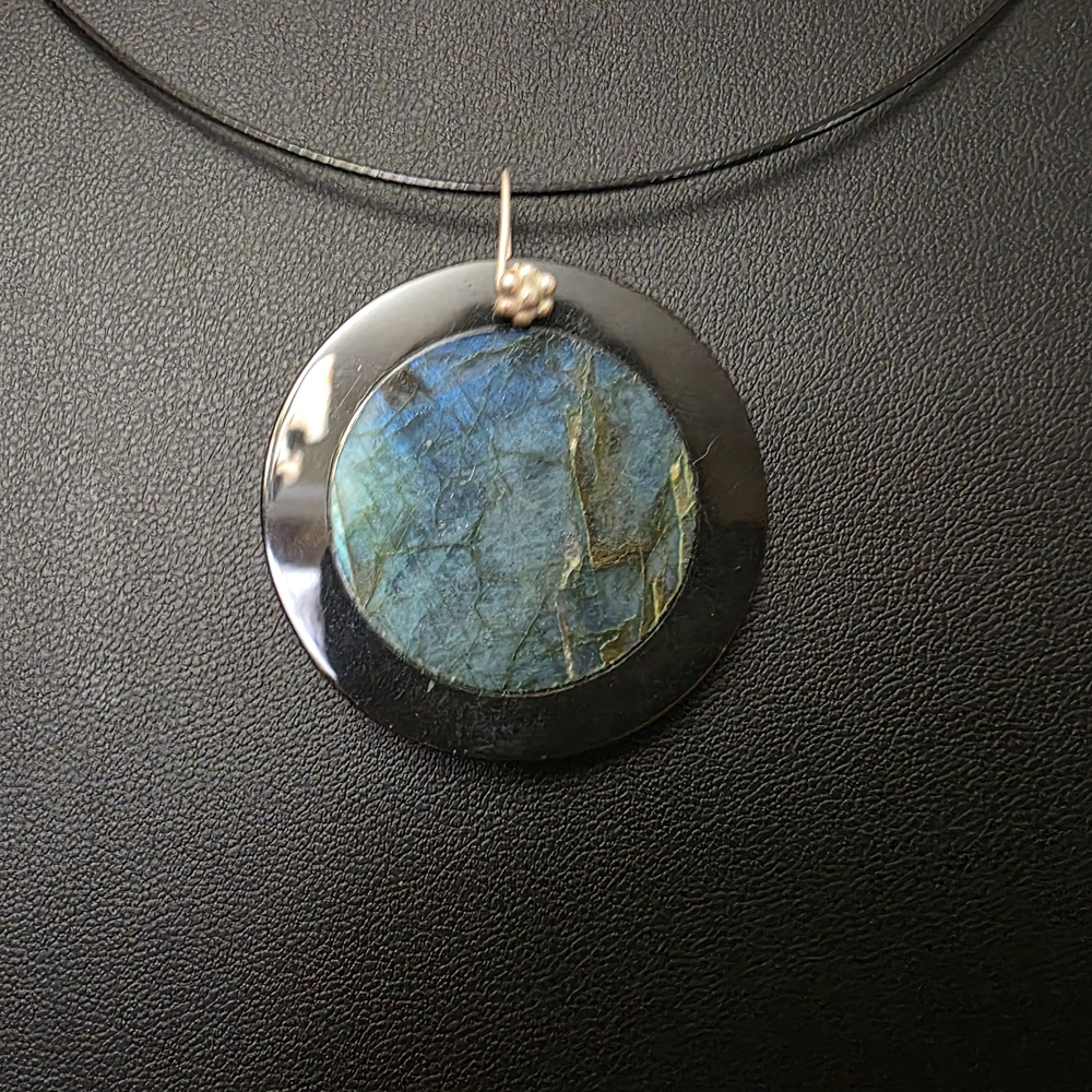 Elegant Blue and Black Pendant Necklace